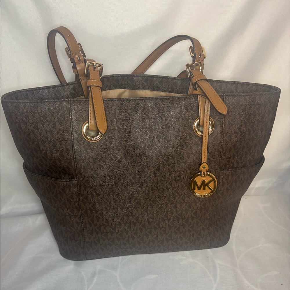 Michael Kors tote
11Lx 16.5w